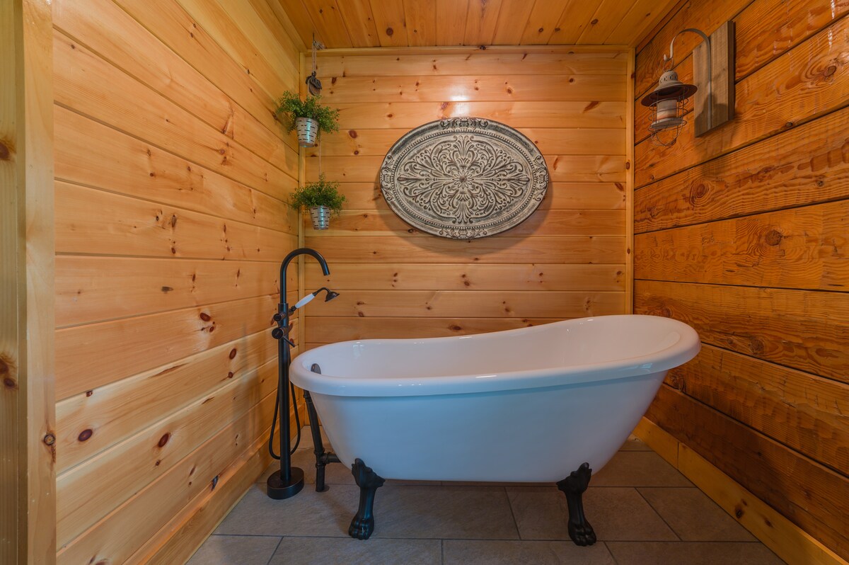 Master Clawfoot Tub