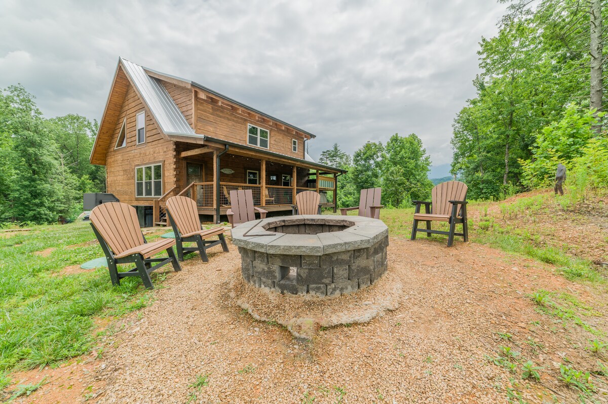 Hand Hewn Log Cabin in the Heart of Gatlinburg.