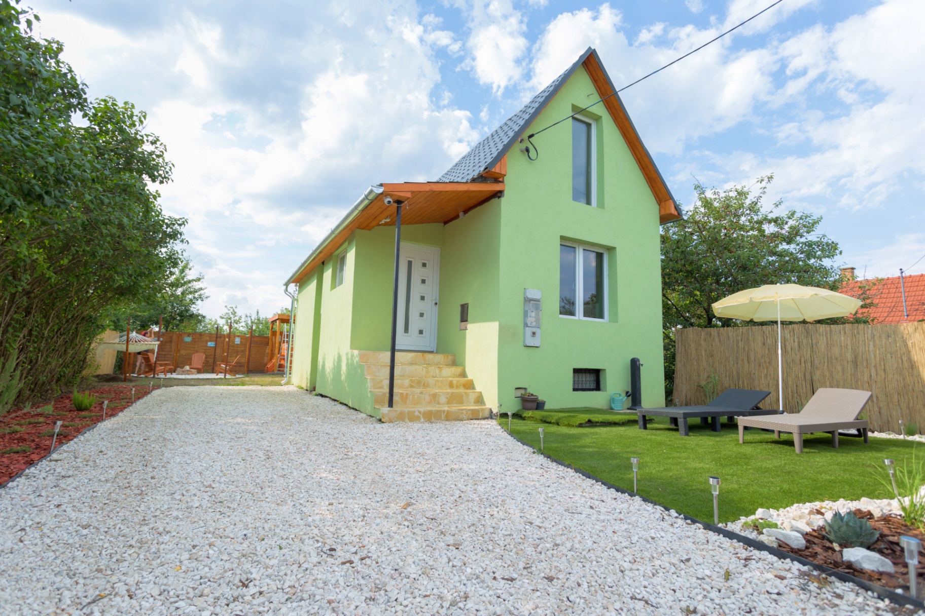 Welcome to your green oasis – cozy, private and all yours.