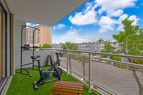 Waterfront Luxe Condo | Walking Distance to Beach
