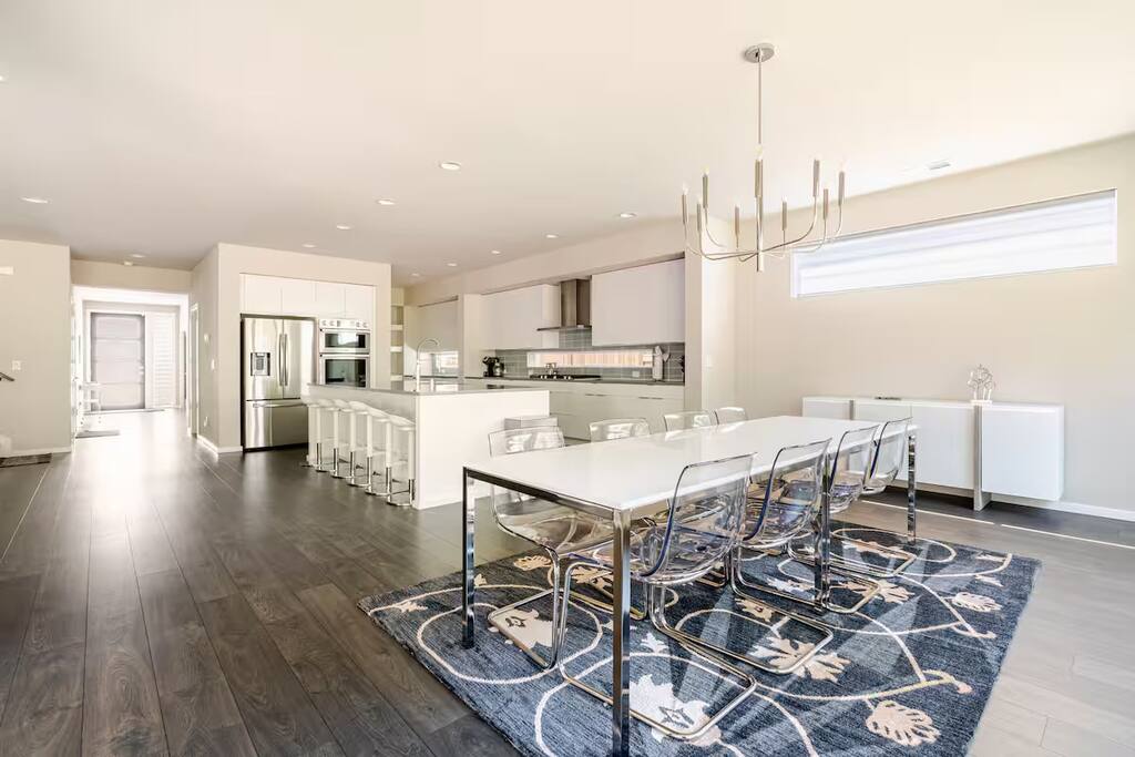 groups-live-luxe-or-4k-sqft-by-famous-golf-course/