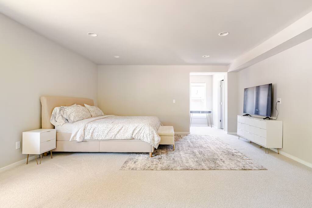 groups-live-luxe-or-4k-sqft-by-famous-golf-course/