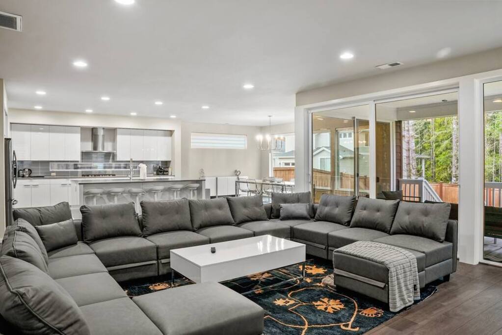 groups-live-luxe-or-4k-sqft-by-famous-golf-course/