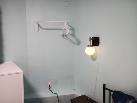 The Hideaway Room - 10 min bus to downtown