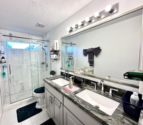 The Luxe Velvet Retreat
Sugarland/Houston
