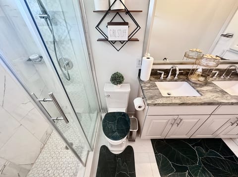 The Luxe Velvet Retreat
Sugarland/Houston