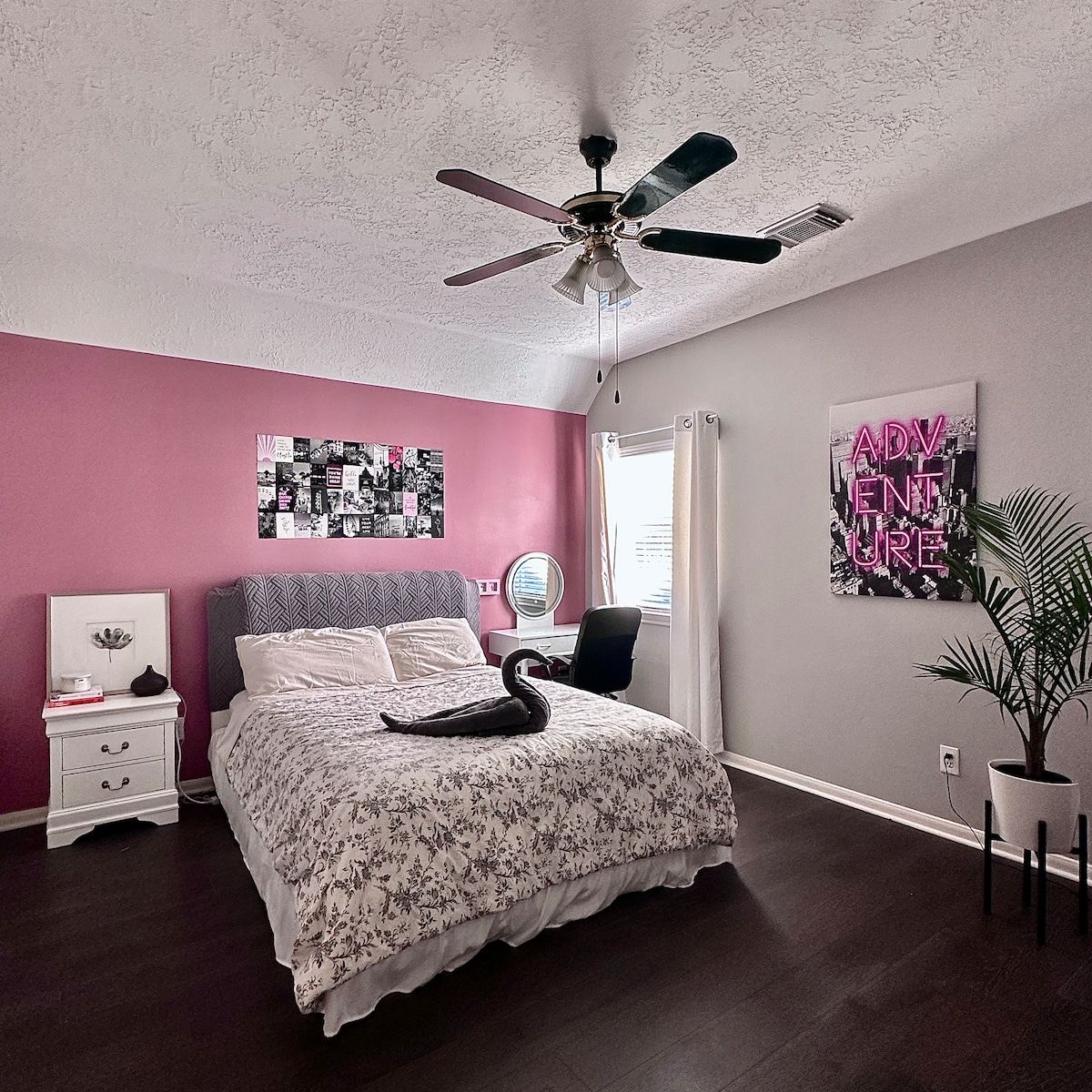 The Luxe Velvet Retreat
Sugarland/Houston