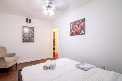 Cozy 1BR Near Beverly Hills