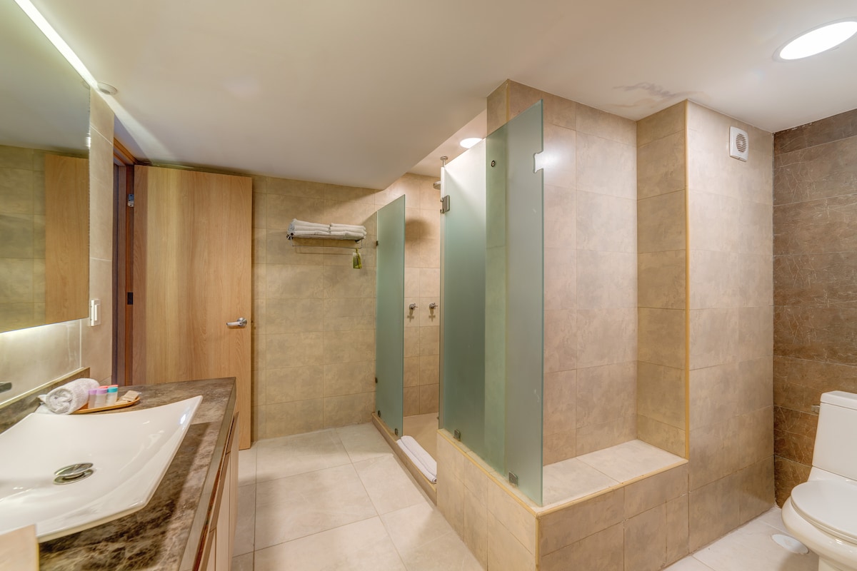 The ultimate convenience for group travel. A second, pristine full bathroom means no waiting in line when you're all eager to get ready for a night out. It’s a thoughtful feature that ensures your vacation is seamless, harmonious, and stress-free. Oceanfront Retreat Aldea Thai at Mamitas Beach/5th