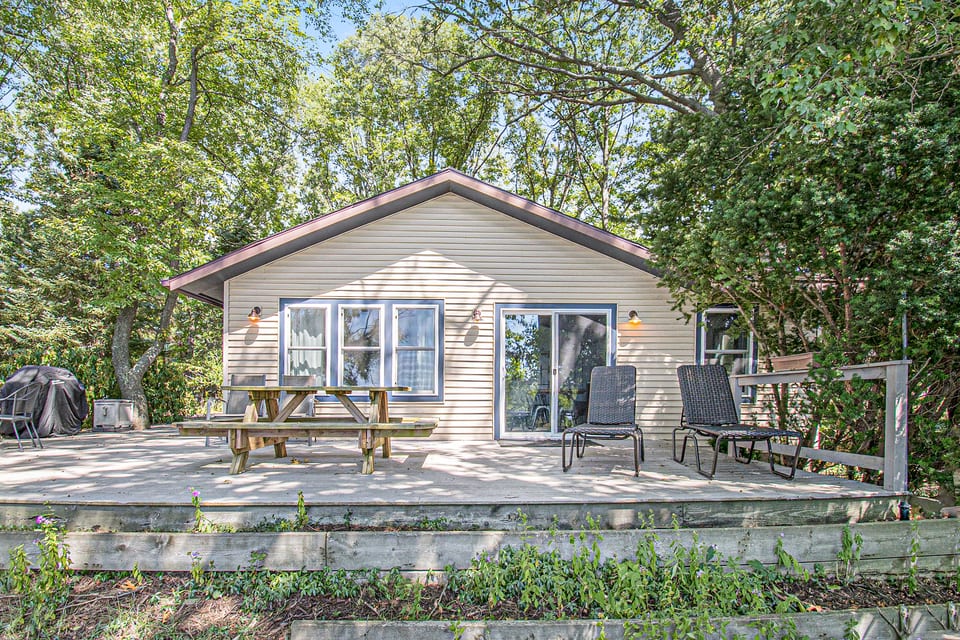 Front of house, facing the lake. 