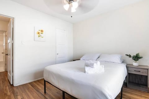 1BR Near Beverly Hills Prime Location