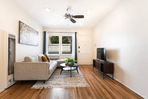 1BR Near Beverly Hills Prime Location