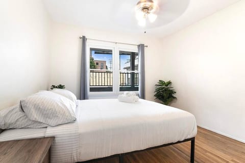 1BR Near Beverly Hills Prime Location