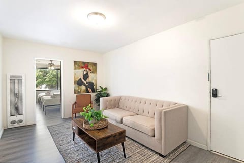 2-BR by Beverly Hills