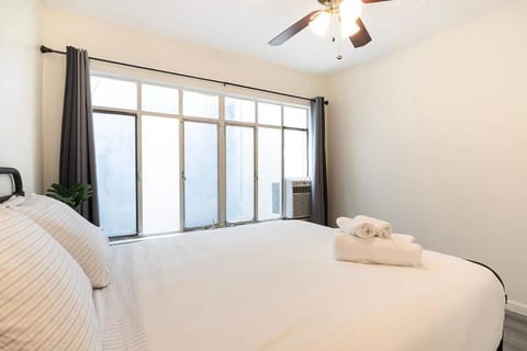 2-BR by Beverly Hills