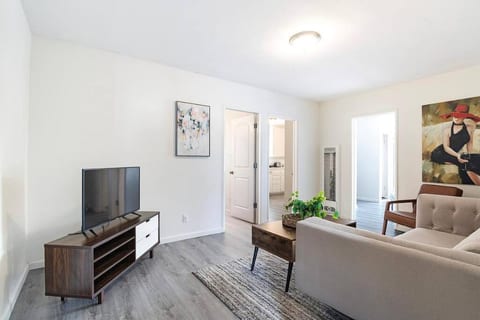 2-BR by Beverly Hills