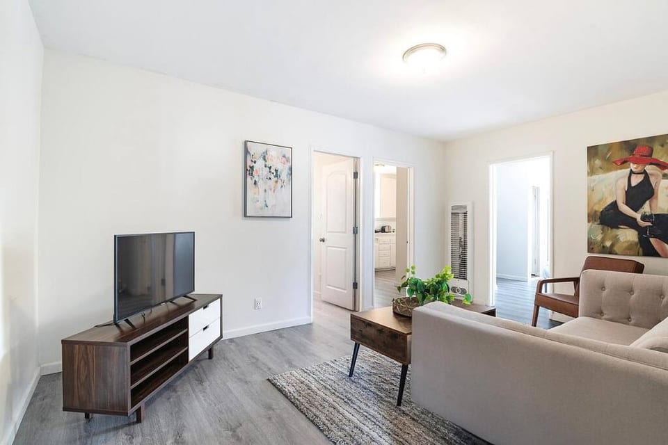 2-BR by Beverly Hills - Beverly Hills