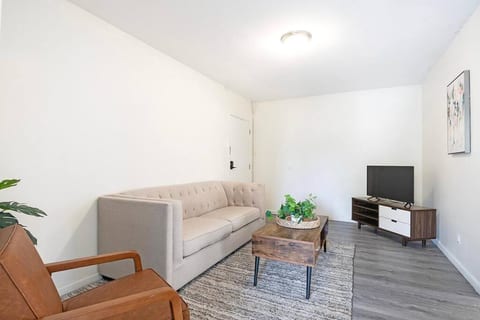 2-BR by Beverly Hills