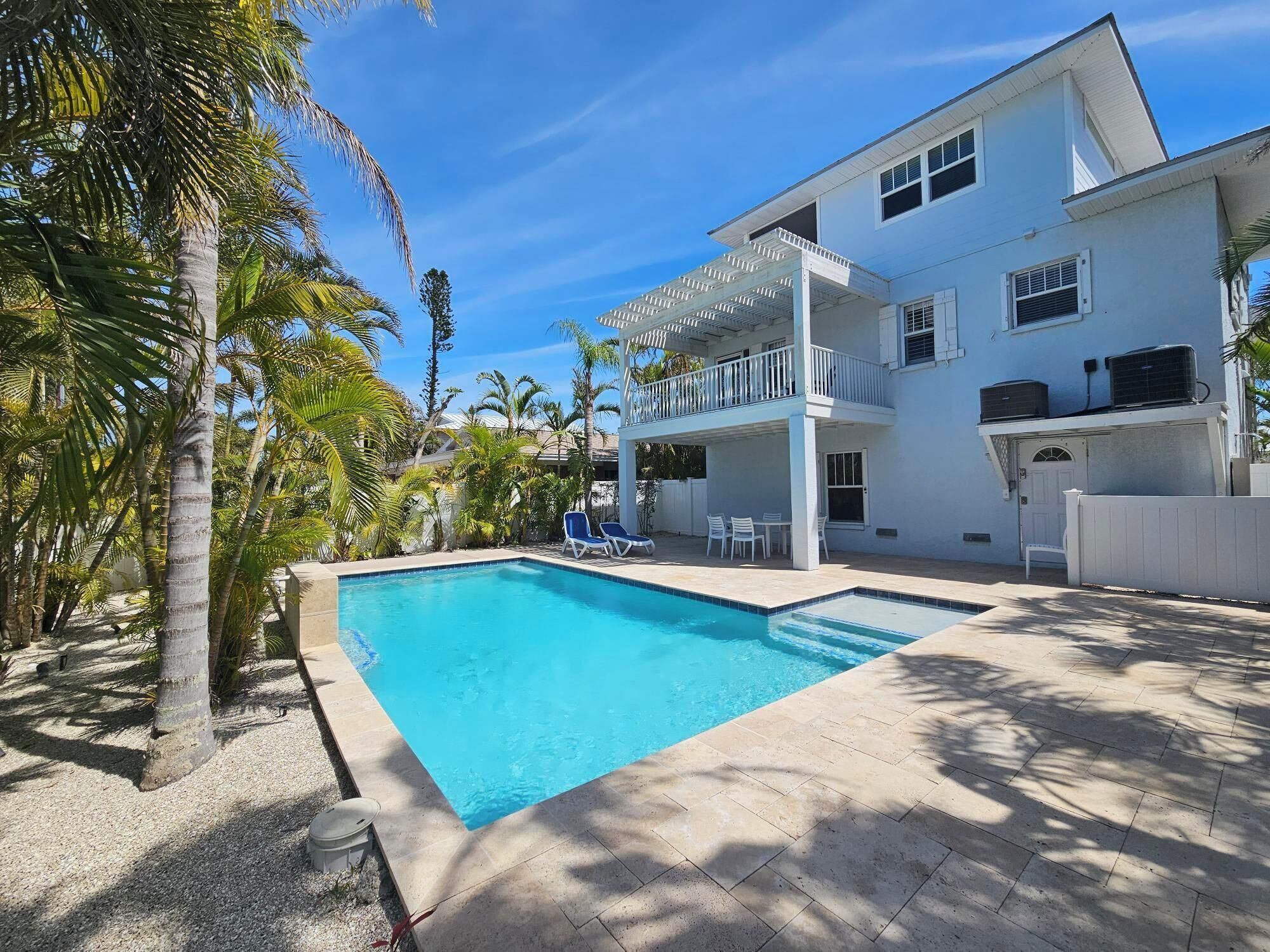 Large Heated Pool, 2 MasterBed, Close to Gulfbeach