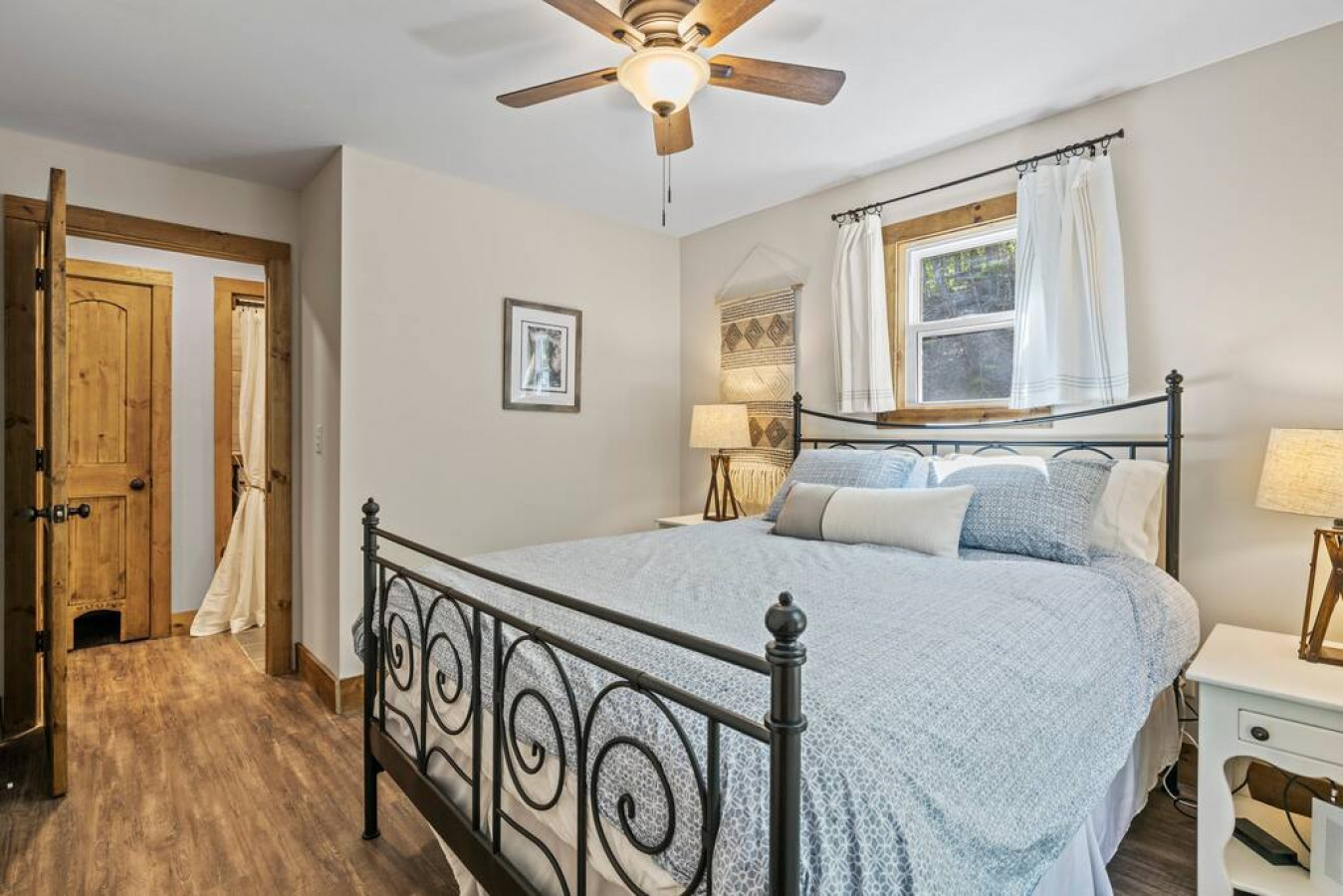 Lamps on both sides for reading or lower lighting