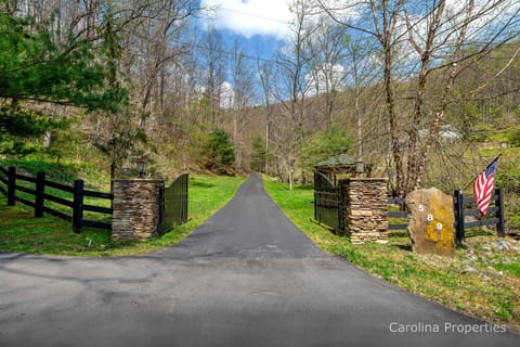 Entrance to Hidden Falls