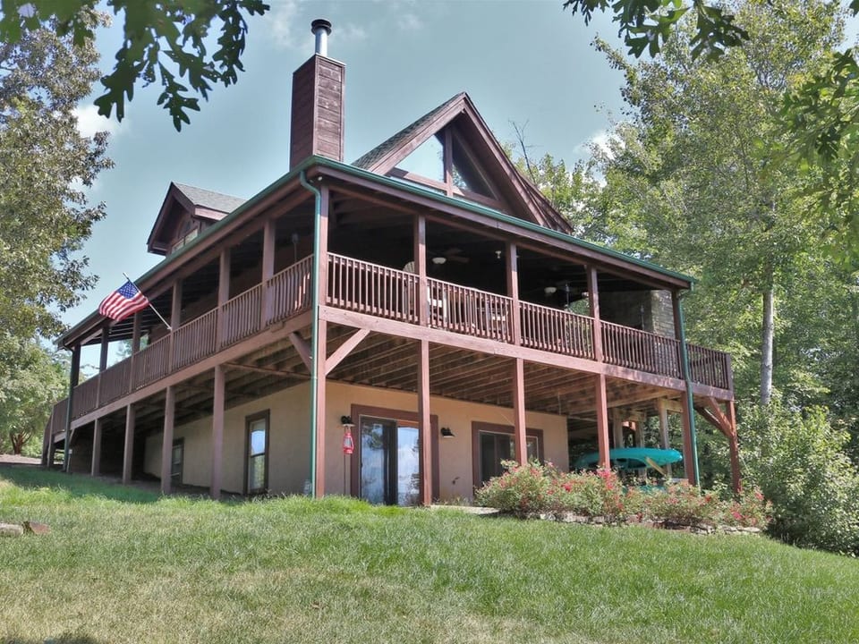 Located in Laurel Lakes Community this home has access to a private lake and has a lake view.