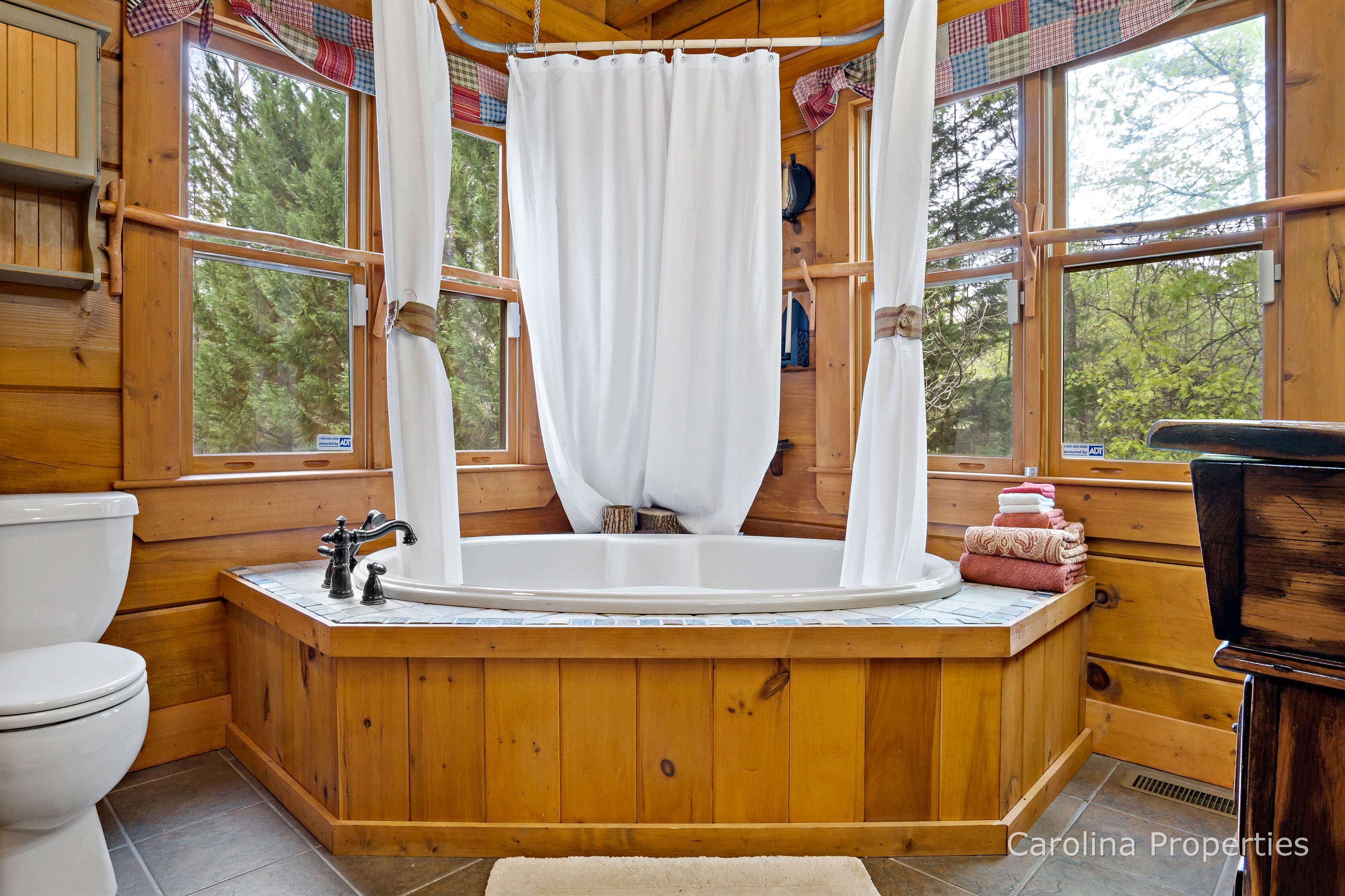 You`ll be hard pressed to find a more romantic bathroom.