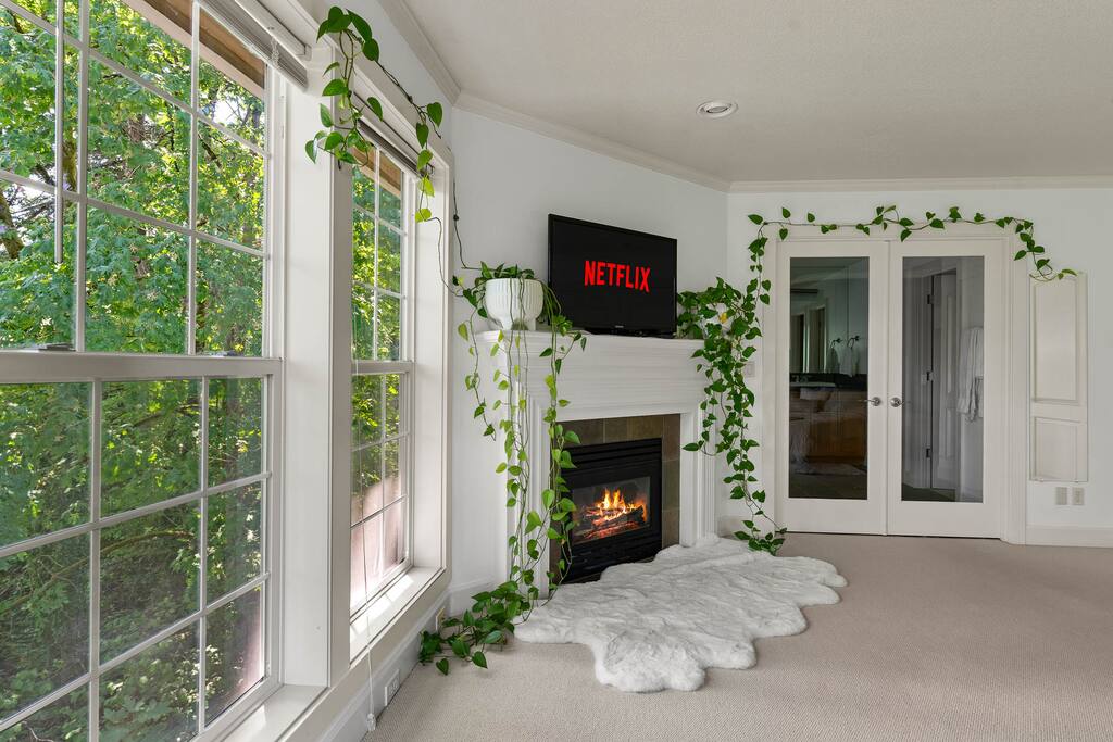 Spacious Portland House - Office, AC!