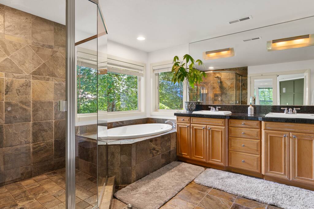 Spacious Portland House - Office, AC!