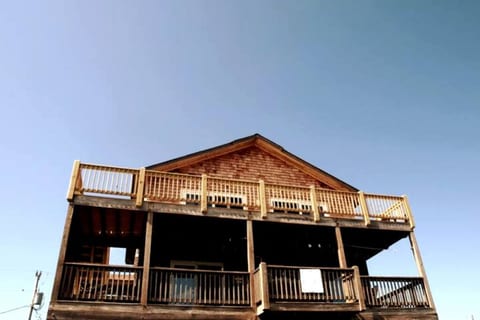 FRONT OF HOUSE THAT FACES THE PIER.