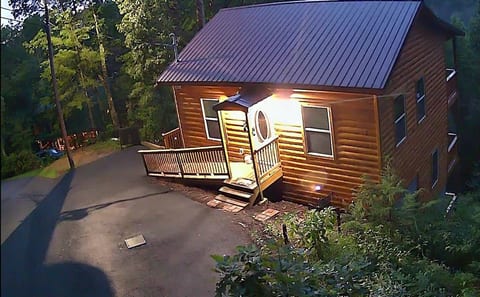 Cozy SKI VIEW CABIN on Gatlinburg & Pigeon Forge