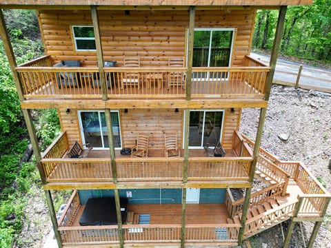 Cozy SKI VIEW CABIN on Gatlinburg & Pigeon Forge