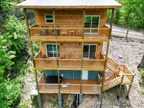 Cozy SKI VIEW CABIN on Gatlinburg & Pigeon Forge