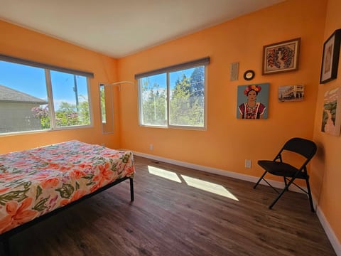 The Frida Room - 10 min bus to downtown