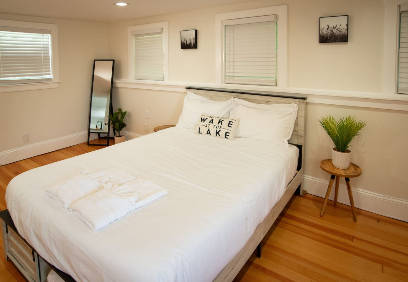 lakeview-getaway-with-hot-tub/