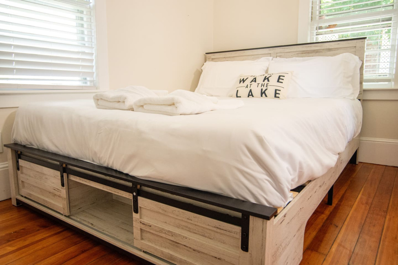 lakeview-getaway-with-hot-tub/