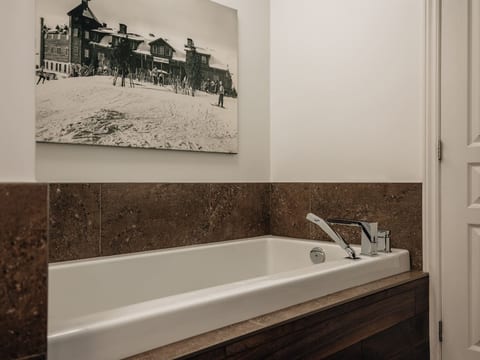 Suite 2 bedrooms with stunning view Sommets St-Sauveur