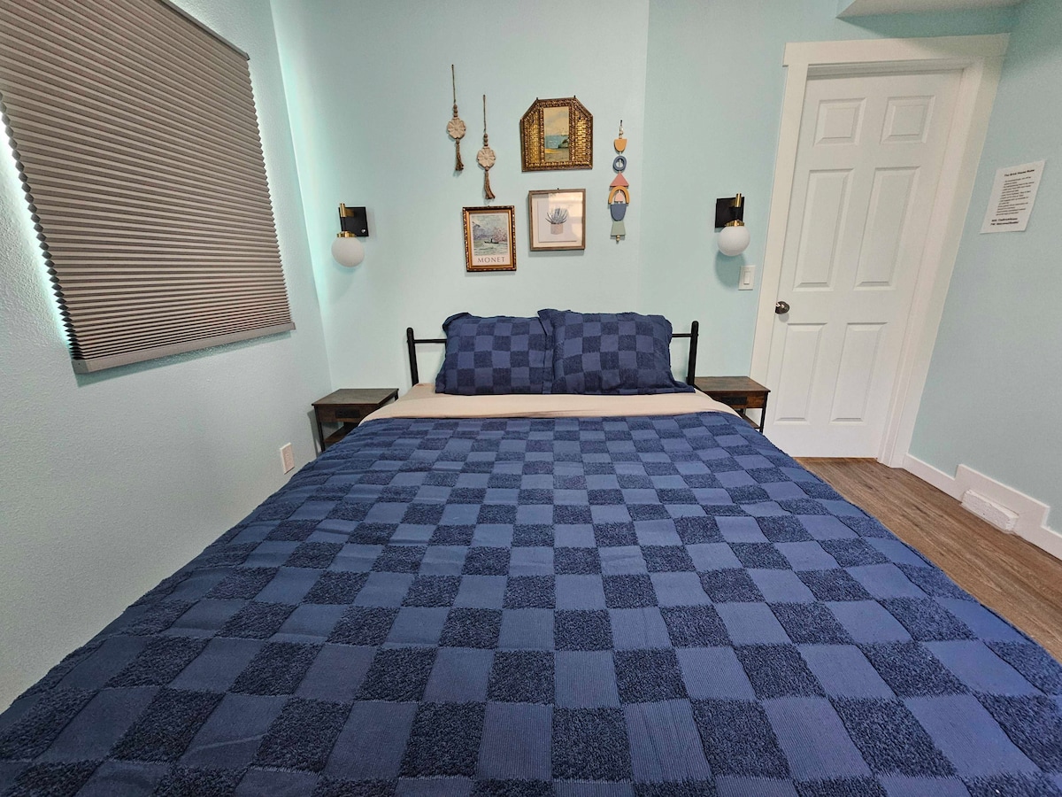 the-monet-room-10-min-bus-to-downtown/