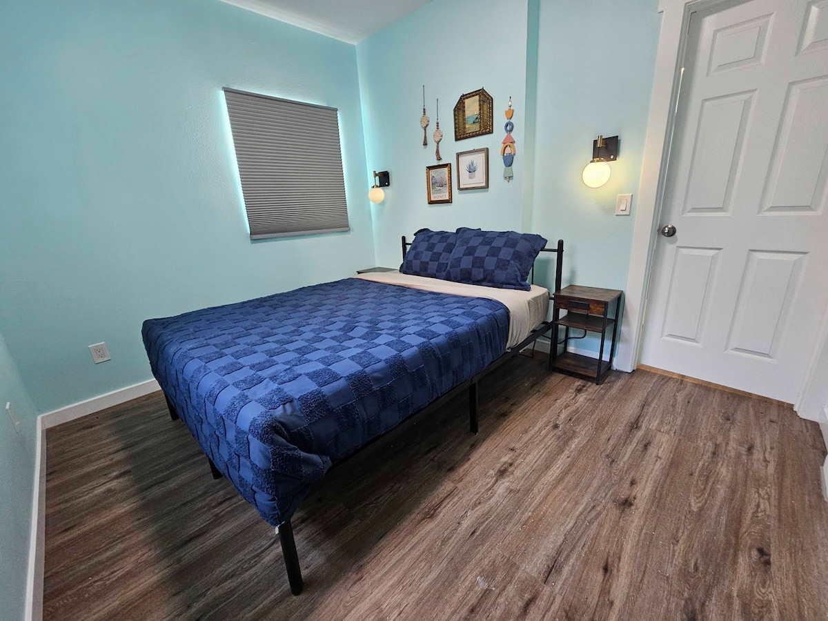 the-monet-room-10-min-bus-to-downtown/