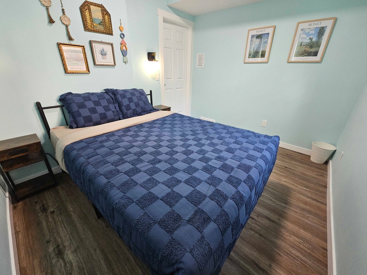 the-monet-room-10-min-bus-to-downtown/