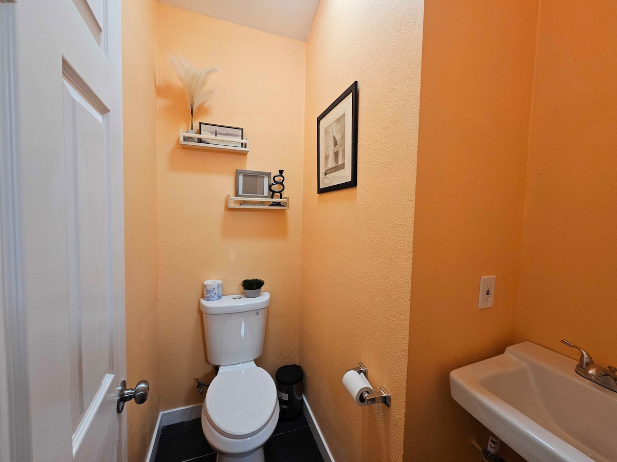 the-monet-room-10-min-bus-to-downtown/