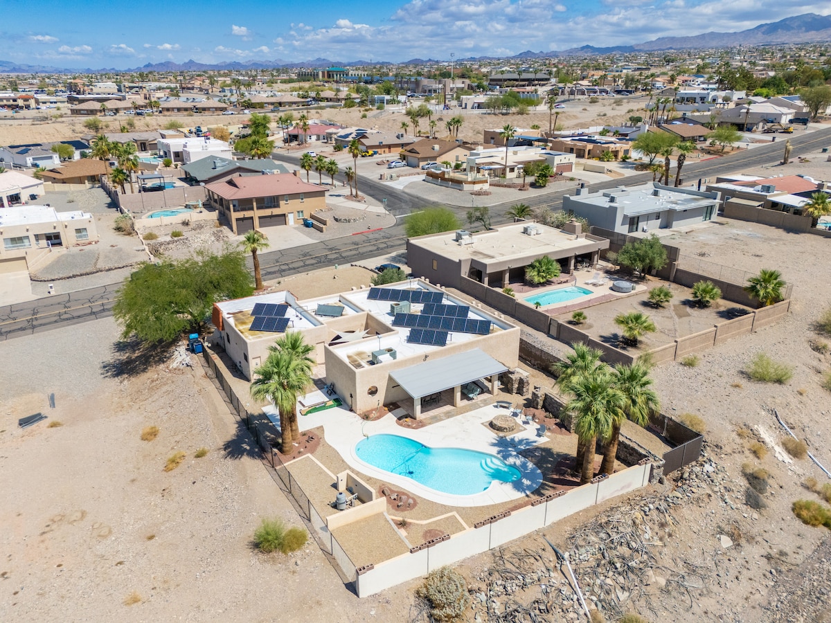 Spacious 4/3 VIEWS BBQ and POOL