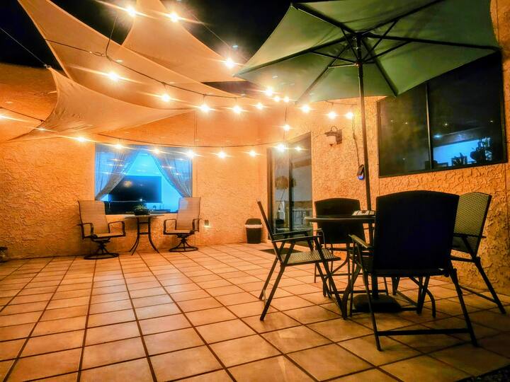 Spacious 4/3 VIEWS BBQ and POOL