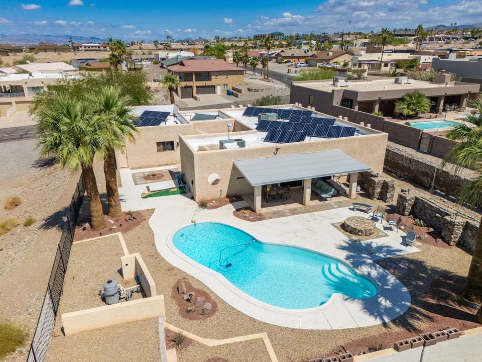 Spacious 4/3 VIEWS BBQ and POOL - Lake Havasu City