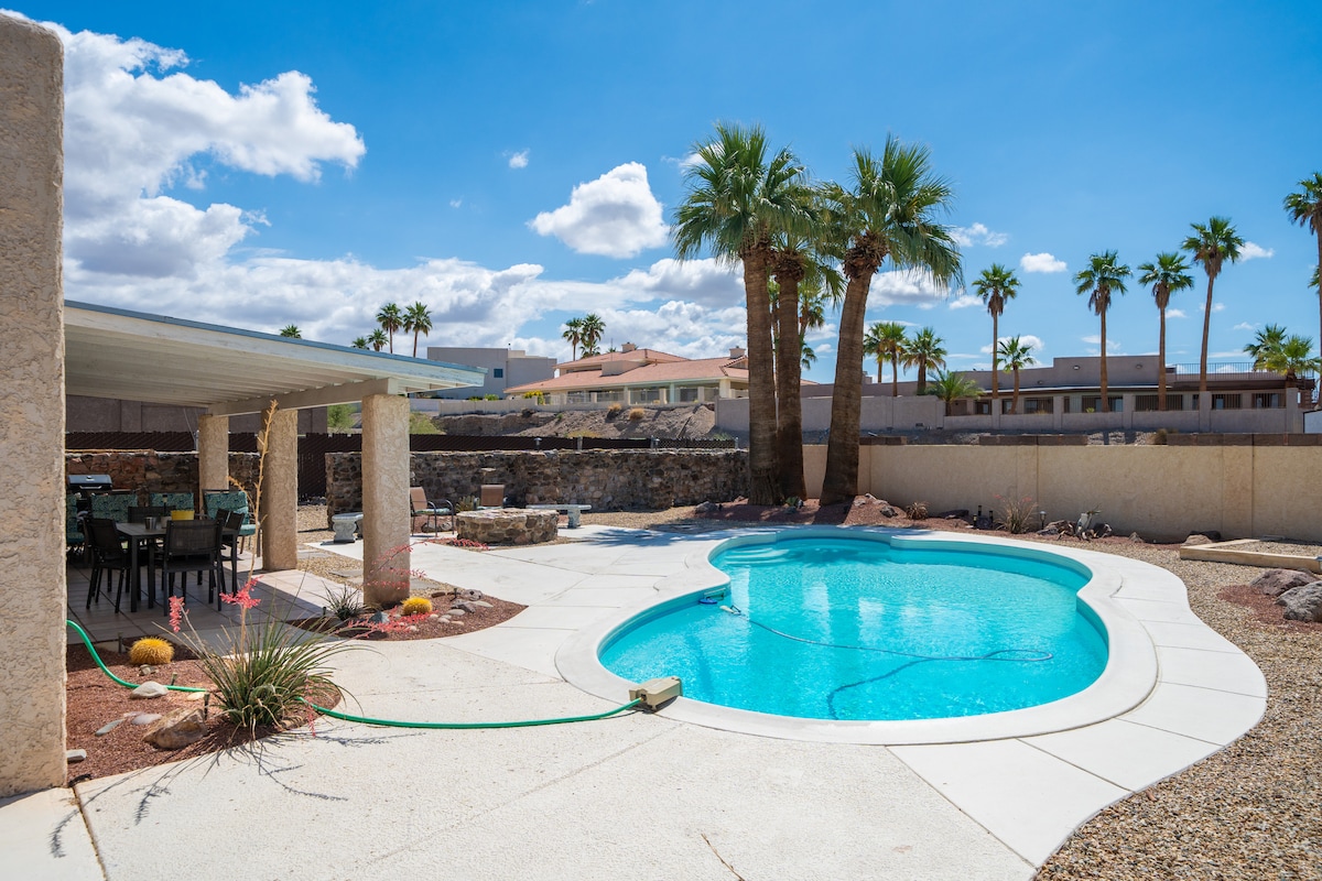 Spacious 4/3 VIEWS BBQ and POOL