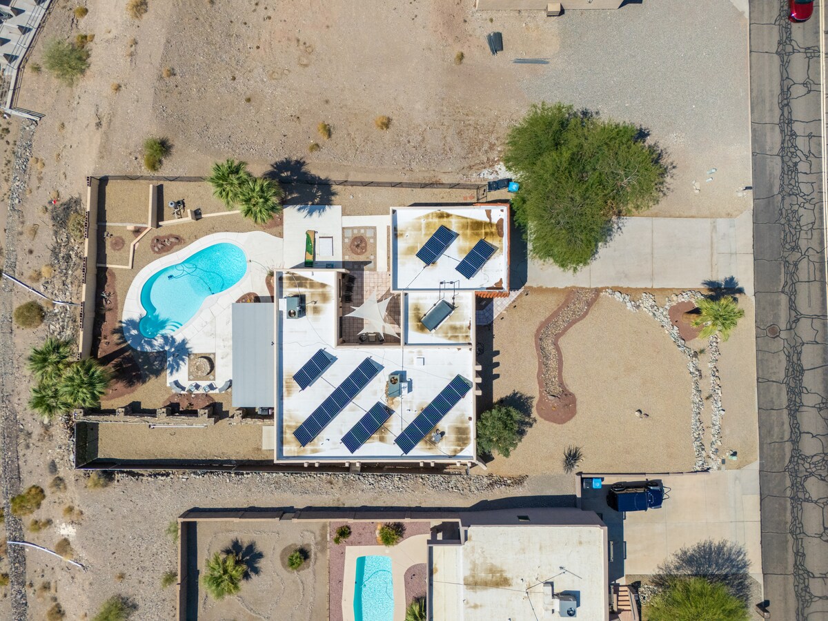 Spacious 4/3 VIEWS BBQ and POOL