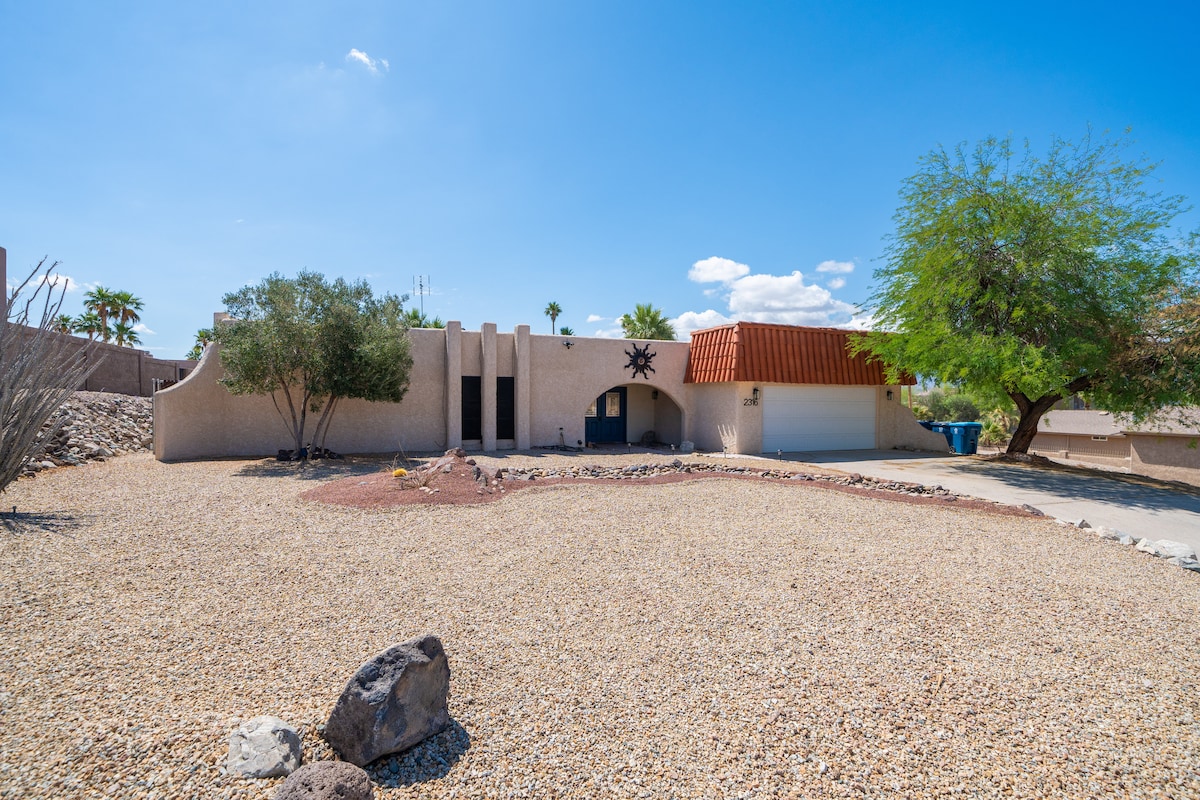 Spacious 4/3 VIEWS BBQ and POOL
