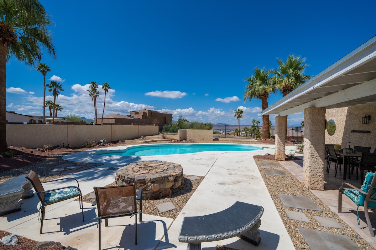 Spacious 4/3 VIEWS BBQ and POOL