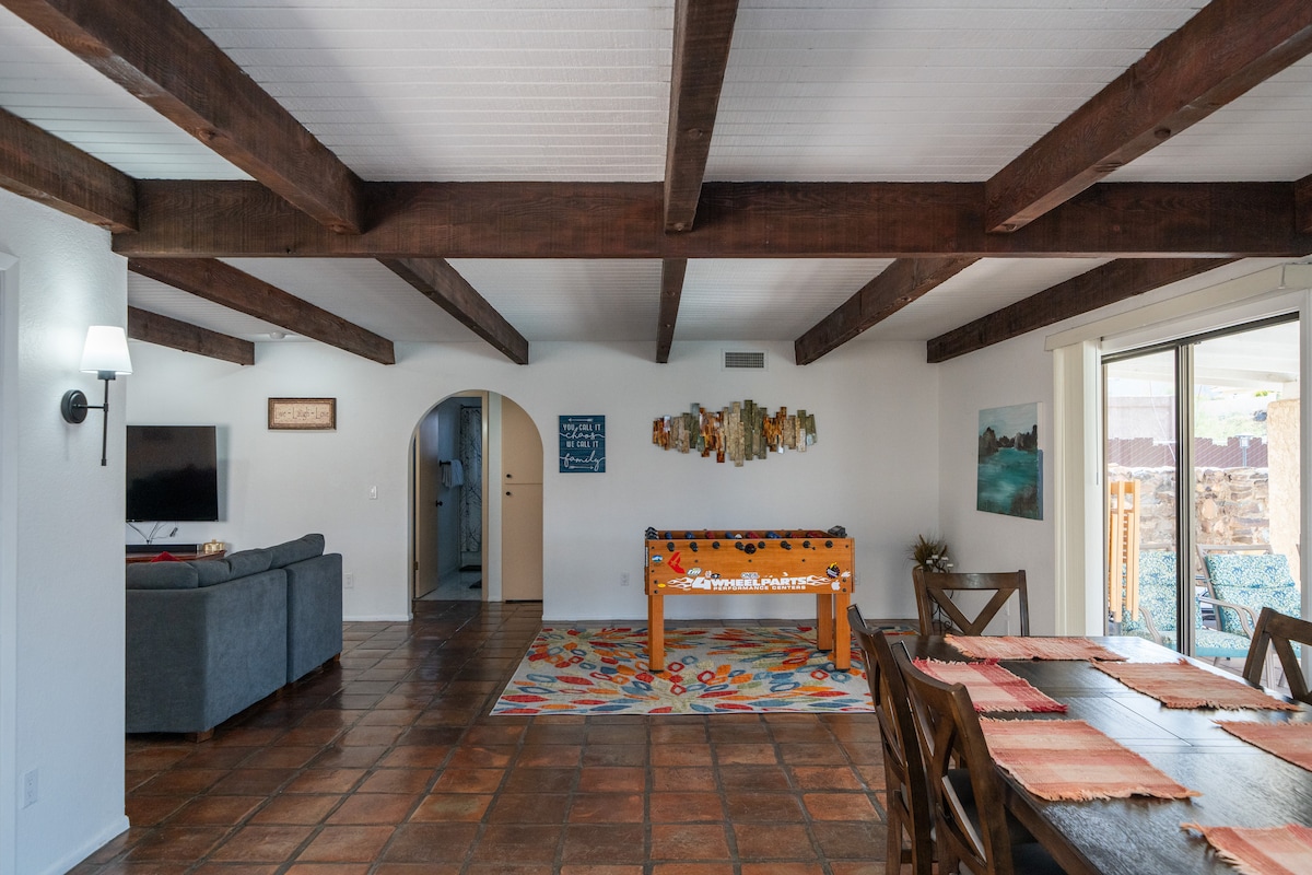 Spacious 4/3 VIEWS BBQ and POOL