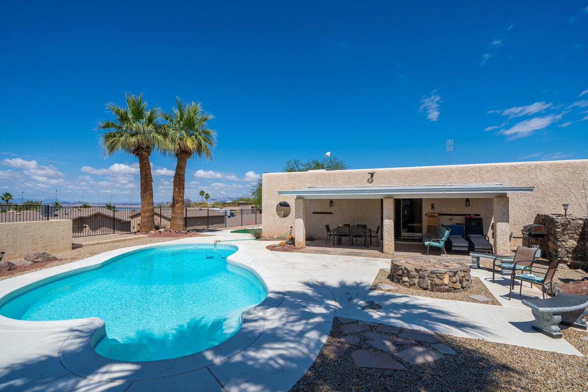 Spacious 4/3 VIEWS BBQ and POOL